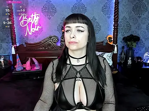Snapshot of BettyNoir chatting on October 16, 2025, 6:31 pm BettyNoir online show from October 16, 2025, 6:31 pm