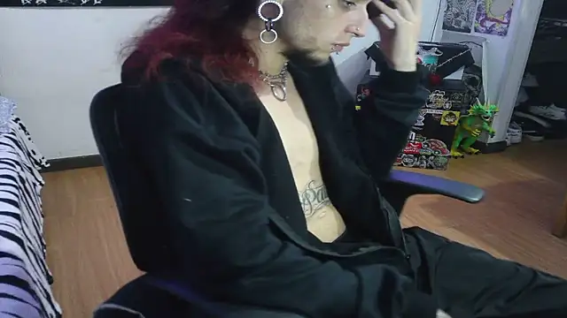 Snapshot of davidroses420 chatting on December 30, 2024, 1:37 am davidroses420 online show from December 30, 2024, 1:37 am