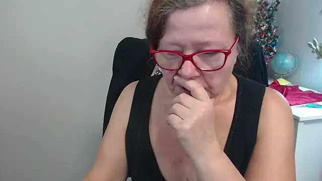 Adelewildx online show from December 18, 2024, 9:04 am