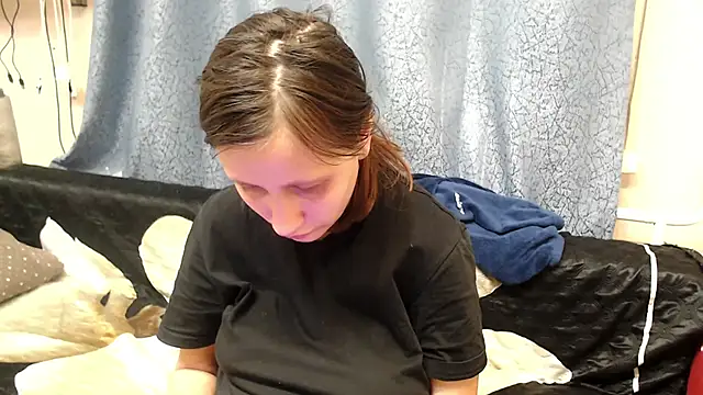 alisacucumber online show from March 2, 2025, 8:07 pm