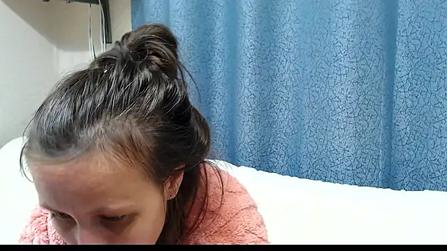 alisacucumber online show from September 23, 2025, 5:49 pm