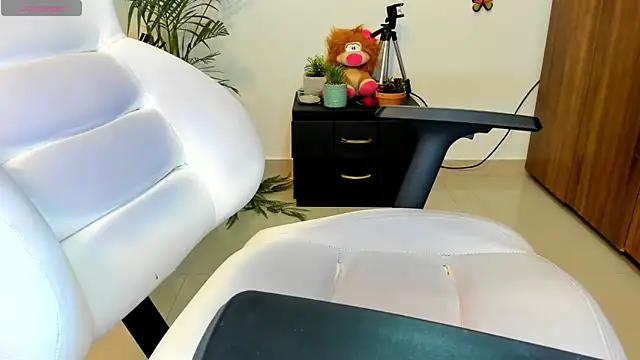 darsha sahu online show from February 25, 2025, 5:19 am