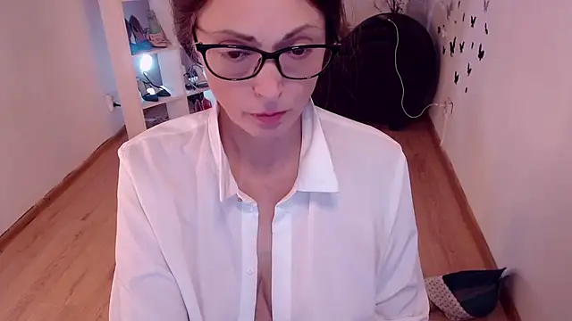 Snapshot of CaringSophie chatting on January 31, 2025, 12:18 pm CaringSophie online show from January 31, 2025, 12:18 pm