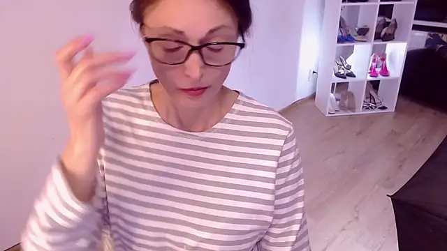 Snapshot of CaringSophie chatting on February 26, 2025, 2:14 pm CaringSophie online show from February 26, 2025, 2:14 pm