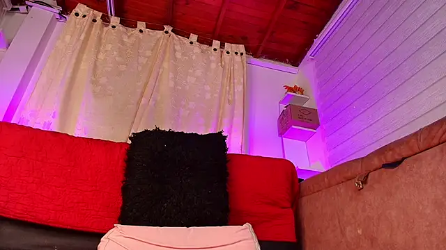 emyli sw  online show from February 8, 2025, 9:35 am