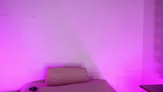 emyli sw  online show from September 22, 2025, 3:08 am