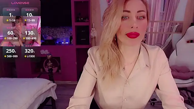 Snapshot of AnnieGOld_ chatting on October 31, 2025, 7:48 pm AnnieGOld online show from October 31, 2025, 7:48 pm