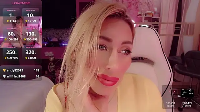 Snapshot of AnnieGOld_ chatting on November 5, 2025, 6:41 pm AnnieGOld online show from November 5, 2025, 6:41 pm