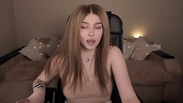 Snapshot of ViolettaLopez chatting on February 20, 2025, 3:41 pm ViolettaLopez online show from February 20, 2025, 3:41 pm