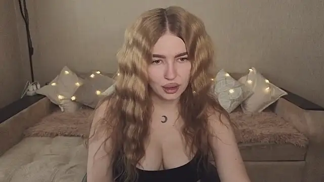 Snapshot of ViolettaLopez chatting on September 24, 2025, 11:13 am ViolettaLopez online show from September 24, 2025, 11:13 am