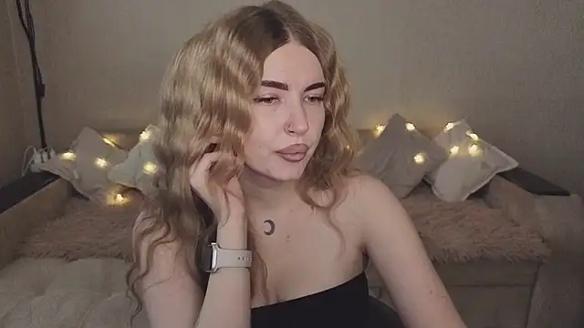 Snapshot of ViolettaLopez chatting on September 30, 2025, 1:27 pm ViolettaLopez online show from September 30, 2025, 1:27 pm