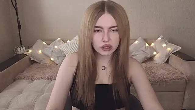 ViolettaLopez online show from October 24, 2025, 10:11 am