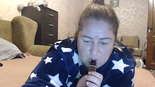 Snapshot of Amy_August chatting on November 29, 2025, 6:05 am Amy August online show from November 29, 2025, 6:05 am