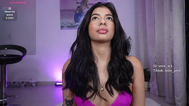 Veronica ar online show from November 3, 2025, 2:13 am