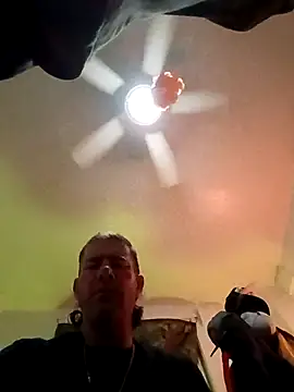 Snapshot of thefire420 chatting on December 2, 2025, 11:15 am thefire420 online show from December 2, 2025, 11:15 am