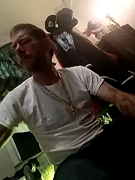 Snapshot of thefire420 chatting on December 5, 2025, 3:52 pm thefire420 online show from December 5, 2025, 3:52 pm