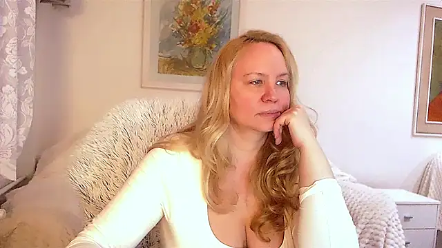 Snapshot of Sarah4you chatting on January 5, 2025, 4:16 pm Sarah4you online show from January 5, 2025, 4:16 pm
