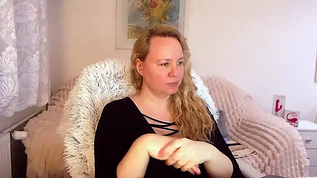Snapshot of Sarah4you chatting on January 28, 2025, 9:50 pm Sarah4you online show from January 28, 2025, 9:50 pm