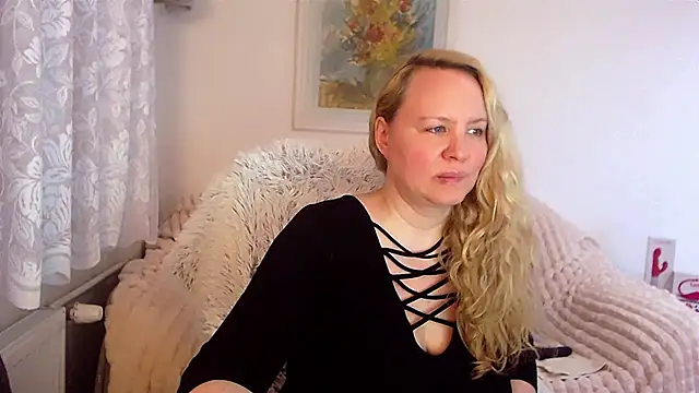 Snapshot of Sarah4you chatting on January 29, 2025, 12:54 am Sarah4you online show from January 29, 2025, 12:54 am