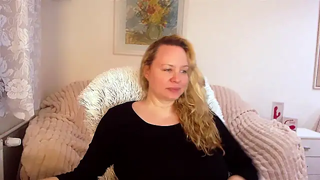 Snapshot of Sarah4you chatting on February 14, 2025, 9:32 pm Sarah4you online show from February 14, 2025, 9:32 pm