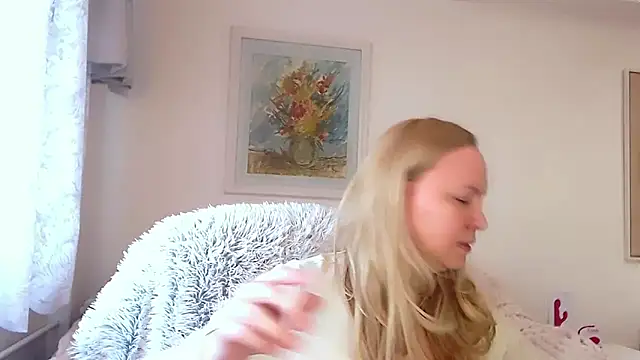 Snapshot of Sarah4you chatting on February 22, 2025, 2:19 pm Sarah4you online show from February 22, 2025, 2:19 pm