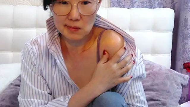 Snapshot of Asian_legs chatting on March 11, 2025, 1:45 pm Asian legs online show from March 11, 2025, 1:45 pm