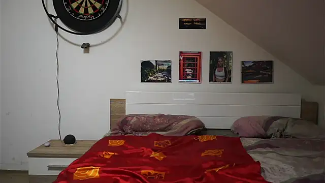 Moistdevil online show from October 22, 2025, 4:29 pm