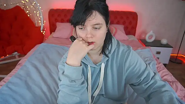 LittleShyy online show from January 24, 2025, 1:25 pm