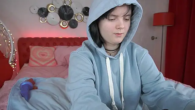 LittleShyy online show from January 31, 2025, 1:02 pm