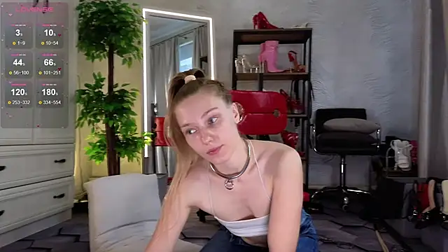 Snapshot of Angelalive chatting on September 30, 2025, 9:47 am Angelalive online show from September 30, 2025, 9:47 am