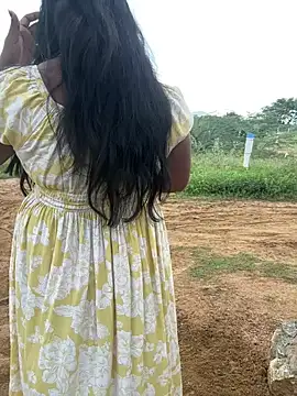 Snapshot of Dhiyapink chatting on December 8, 2024, 9:57 am Dhiyapink online show from December 8, 2024, 9:57 am