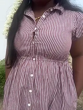 Snapshot of Dhiyapink chatting on December 10, 2024, 6:01 am Dhiyapink online show from December 10, 2024, 6:01 am