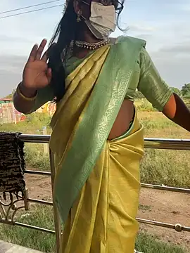 Snapshot of Dhiyapink chatting on January 14, 2025, 1:47 am Dhiyapink online show from January 14, 2025, 1:47 am