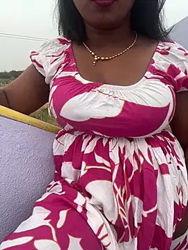 Snapshot of Dhiyapink chatting on January 18, 2025, 12:36 pm Dhiyapink online show from January 18, 2025, 12:36 pm