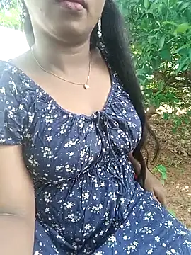 Snapshot of Dhiyapink chatting on November 6, 2025, 4:57 am Dhiyapink online show from November 6, 2025, 4:57 am