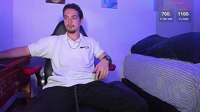 Snapshot of Alex_smith00 chatting on January 19, 2025, 11:21 pm Alex smith00 online show from January 19, 2025, 11:21 pm