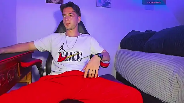 Snapshot of Alex_smith00 chatting on February 27, 2025, 1:27 am Alex smith00 online show from February 27, 2025, 1:27 am