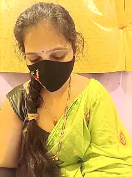 Snapshot of Rising_Smiler chatting on October 24, 2025, 5:20 pm Rising Smiler online show from October 24, 2025, 5:20 pm