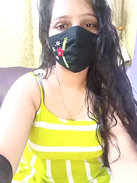 Snapshot of Rising_Smiler chatting on October 25, 2025, 12:45 pm Rising Smiler online show from October 25, 2025, 12:45 pm