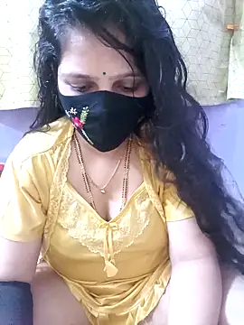 Snapshot of Rising_Smiler chatting on October 29, 2025, 6:31 pm Rising Smiler online show from October 29, 2025, 6:31 pm