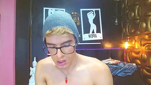 Snapshot of angel_sexyevil chatting on December 29, 2024, 12:34 pm angel sexyevil online show from December 29, 2024, 12:34 pm