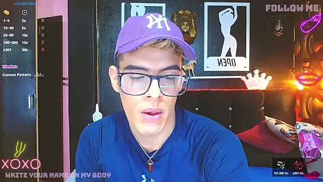 Snapshot of angel_sexyevil chatting on January 6, 2025, 12:24 pm angel sexyevil online show from January 6, 2025, 12:24 pm