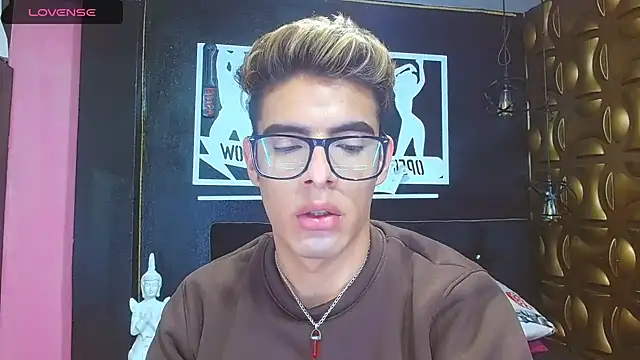Snapshot of angel_sexyevil chatting on January 12, 2025, 12:23 pm angel sexyevil online show from January 12, 2025, 12:23 pm