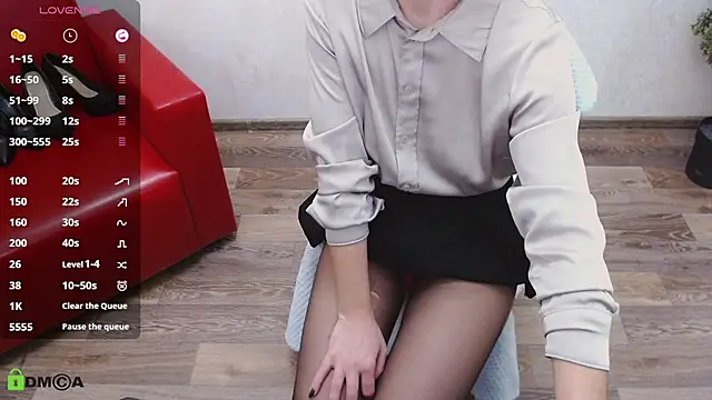 Snapshot of VickyGolden chatting on November 17, 2025, 4:40 am VickyGolden online show from November 17, 2025, 4:40 am