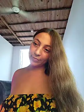 Snapshot of VickyHoult chatting on January 6, 2025, 8:18 pm VickyHoult online show from January 6, 2025, 8:18 pm