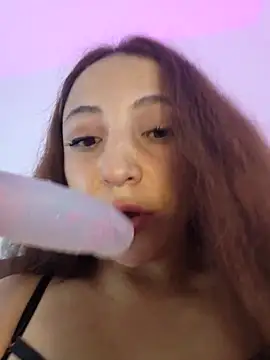 Snapshot of VickyHoult chatting on March 3, 2025, 9:05 pm VickyHoult online show from March 3, 2025, 9:05 pm