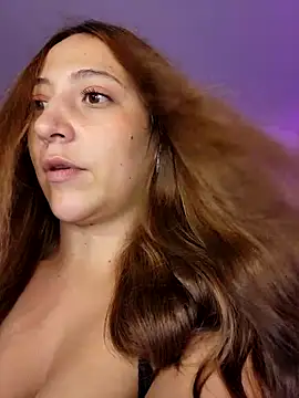 Snapshot of VickyHoult chatting on March 20, 2025, 11:23 pm VickyHoult online show from March 20, 2025, 11:23 pm