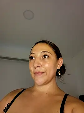 Snapshot of VickyHoult chatting on March 21, 2025, 10:50 pm VickyHoult online show from March 21, 2025, 10:50 pm