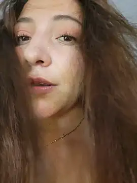 Snapshot of VickyHoult chatting on December 2, 2025, 9:43 pm VickyHoult online show from December 2, 2025, 9:43 pm