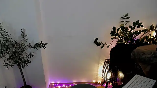 Xentthia online show from November 20, 2025, 3:56 pm